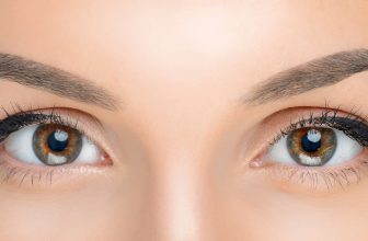 Mirada profunda de mujeres con ojos marrones